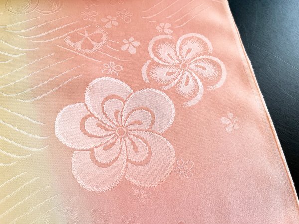 KIRUKIRU new old goods cloth long kimono-like garment silk width 36. pink orange yellow color. .. ground gradation screw . plum ground . raw materials material cloth remake Japanese clothing manufacture 