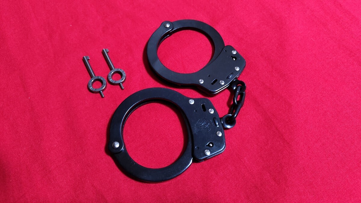 新品 S&W HAND CUFFS 手錠 ハンドカフ M100-1B スミス＆ウェッソン Smith&Wesson POLICE ポリス FBI 警察 実物_画像2