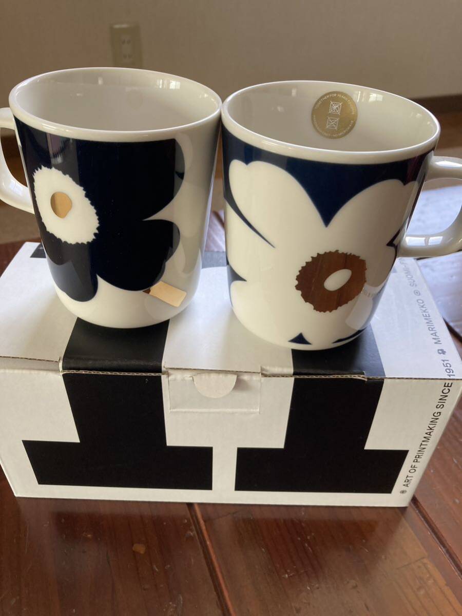 マリメッコ　MARIMEKKO　 マグカップ　JUHLAUNIKKO　５２２３９－４－７２９２８　セット２５０ｍｌ　white/Darkblue/gold_画像1