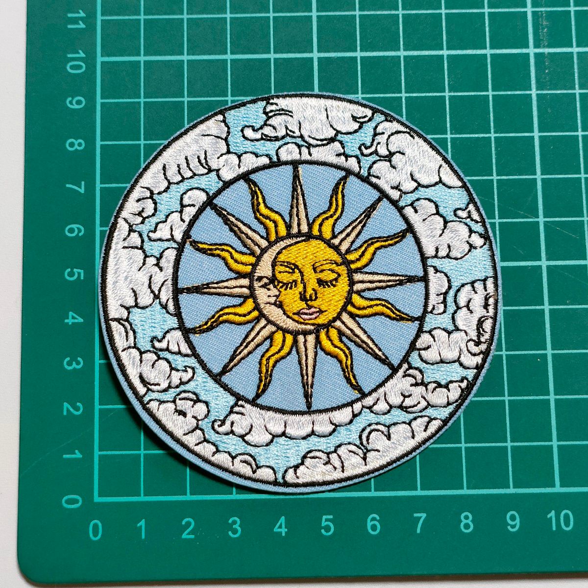 T-24【 アイロンワッペン 】 刺繍ワッペン アップリケ リメイク 太陽 Sun 雲  ワッペン 刺繍ワッペン アイロンワッペン