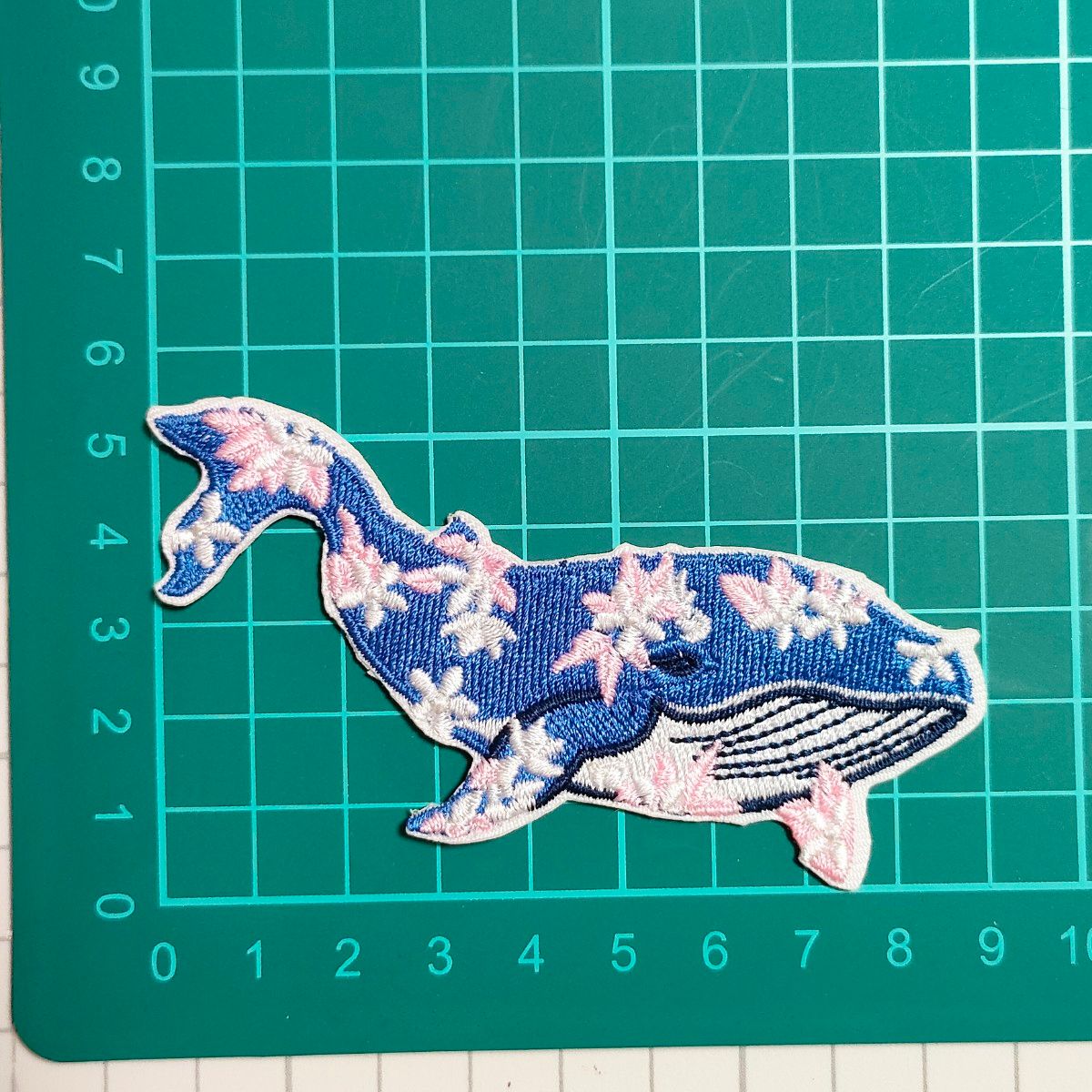 K-19【 アイロンワッペン 】 刺繍ワッペン アップリケ リメイク 鯨 クジラ ホエール Whale 桜 サクラ patch