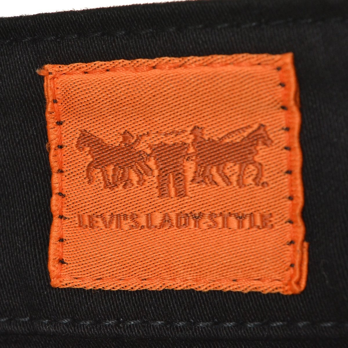 ◇399726 Levi's リーバイス ストレッチ クロップド カラーパンツ 7分丈パンツ サイズ27インチ コットン 100% レディース ブラック_画像5