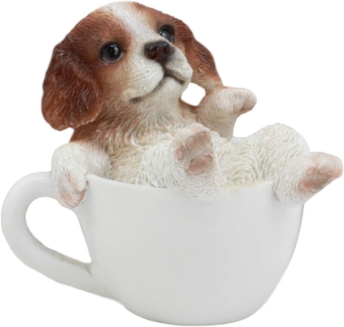 ティーカップに入った小さな愛らしいキャバリア・キング・チャールズ・スパニエル犬友達犬種置物ガラスの目輸入品