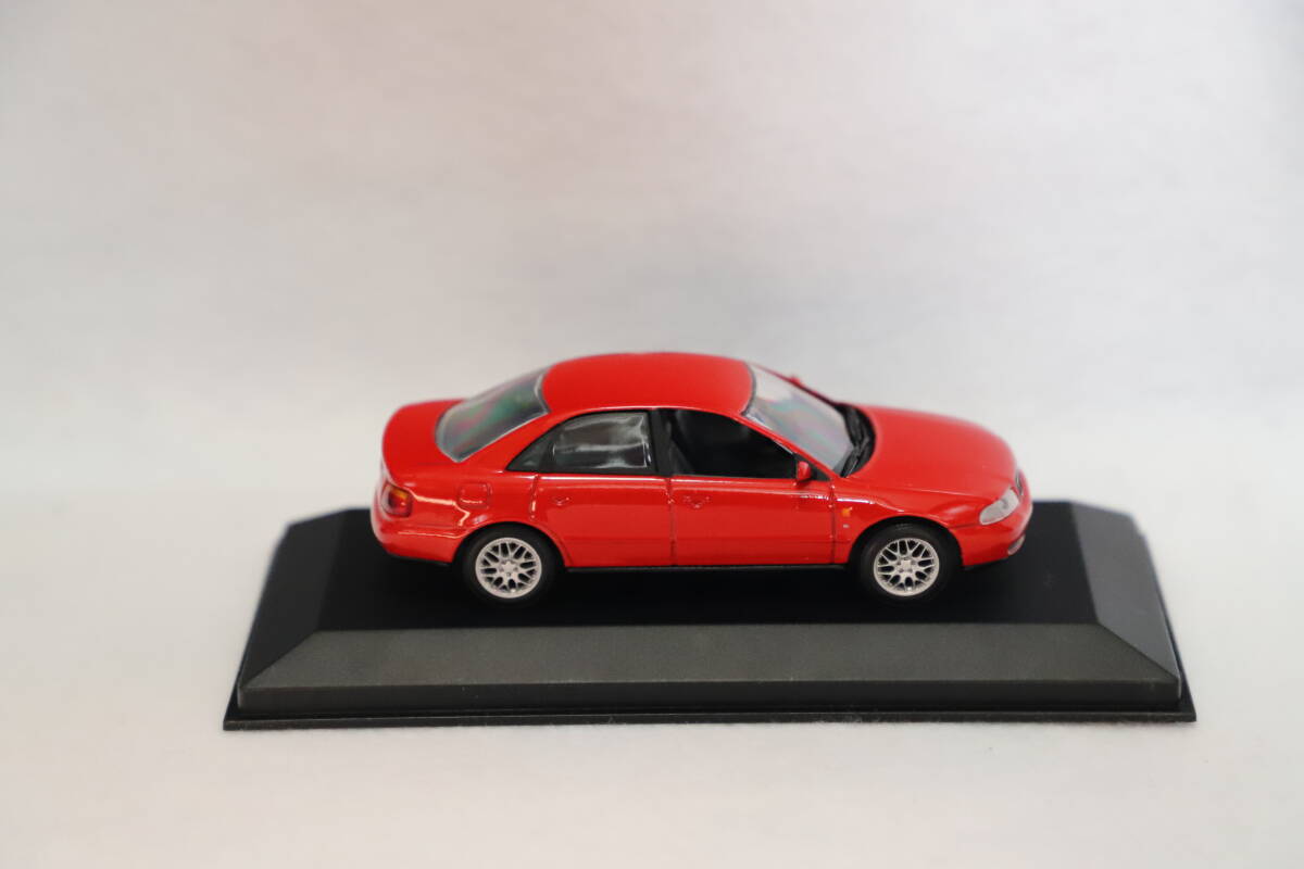 ミニチャンプス★アウディ A4 サルーン1995 レッド★Audi A4 Saloon 1995 red ★No. 430 015009★1/43★美品_画像6