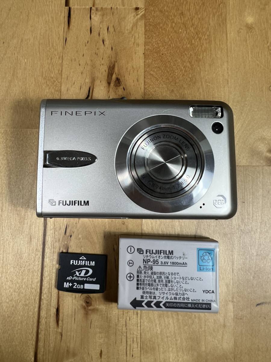 FUJIFILM FinePix F30 簡易動作確認済み メモリーカード2GB付き_画像4