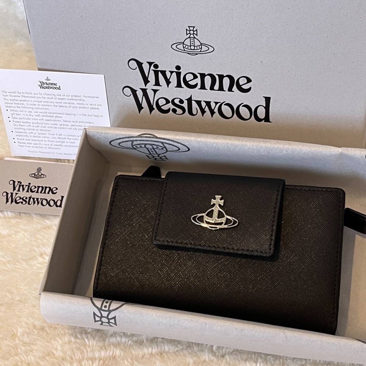 【新品未使用】人気◆ヴィヴィアンウエストウッド サフィアーノ 黒 VivienneWestwood ブラック オーブ 二つ折り財布 長財布 New MD Wallet