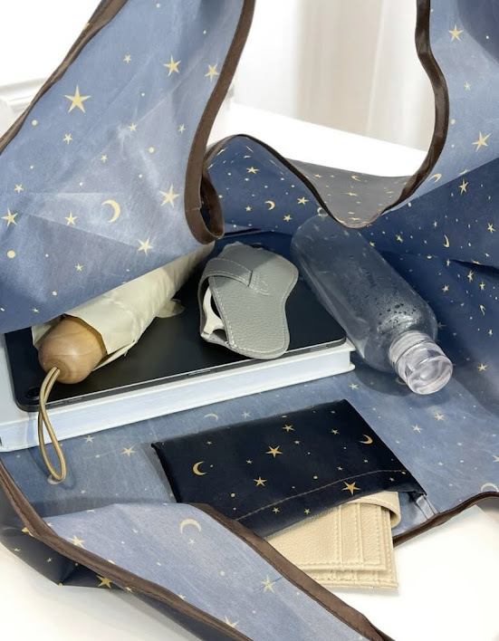 ■新品■エコバッグ【星　月　グラフィック】【ネイビー】大容量　コンパクト　簡単　　かわいい　便利　ショッピングバッグ