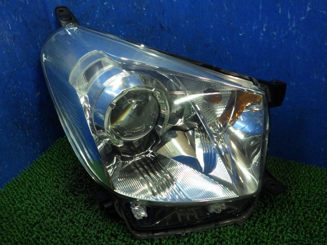 [B] Toyota original halogen head light headlamp right / driver`s seat side KOITO 74-1 KGJ10 IQ I cue NGJ10