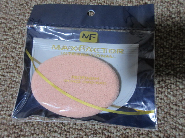  Max Factor Pro finish sponge ( two way )3 piece .!