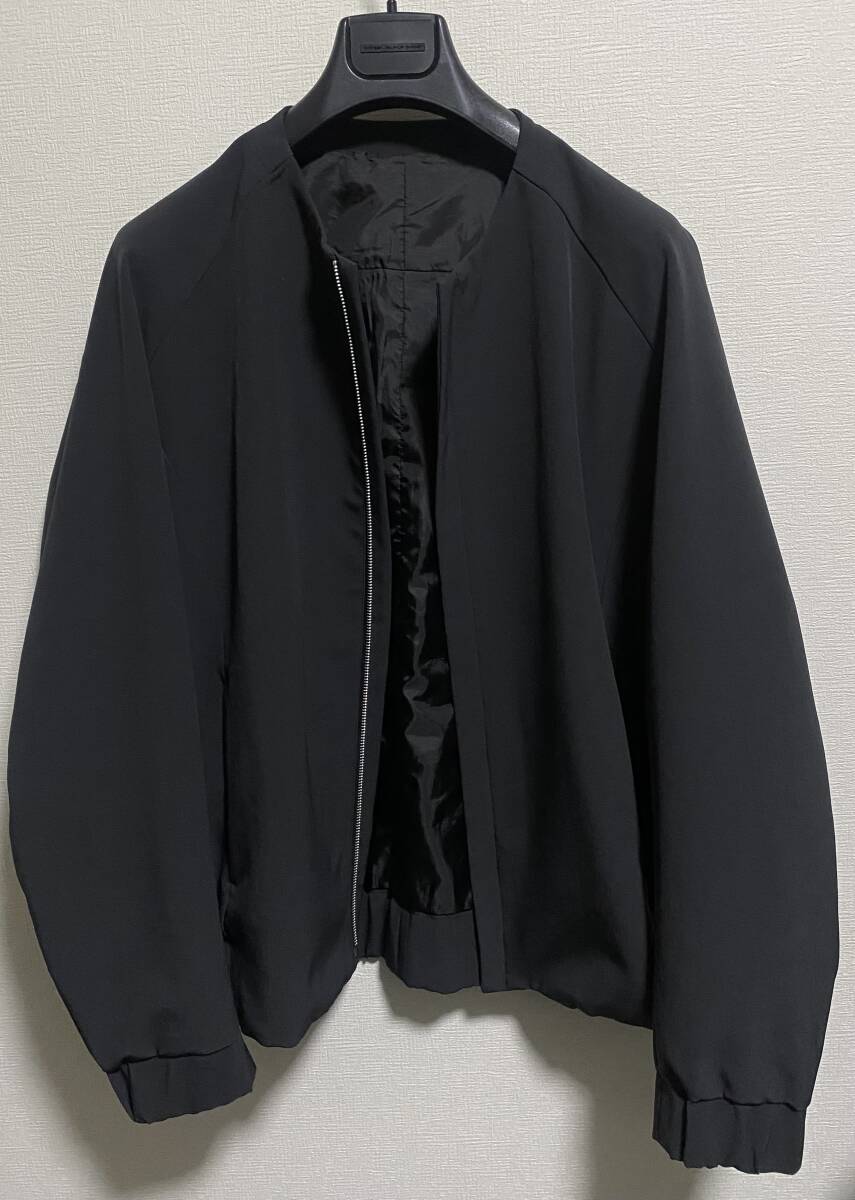 ATTACHMENTアタッチメント× WYM LIDNMウィム バイ リドムNO COLLAR ZIP BLOUSON 立体構築ノーカラージャケットBACKLASH_画像6