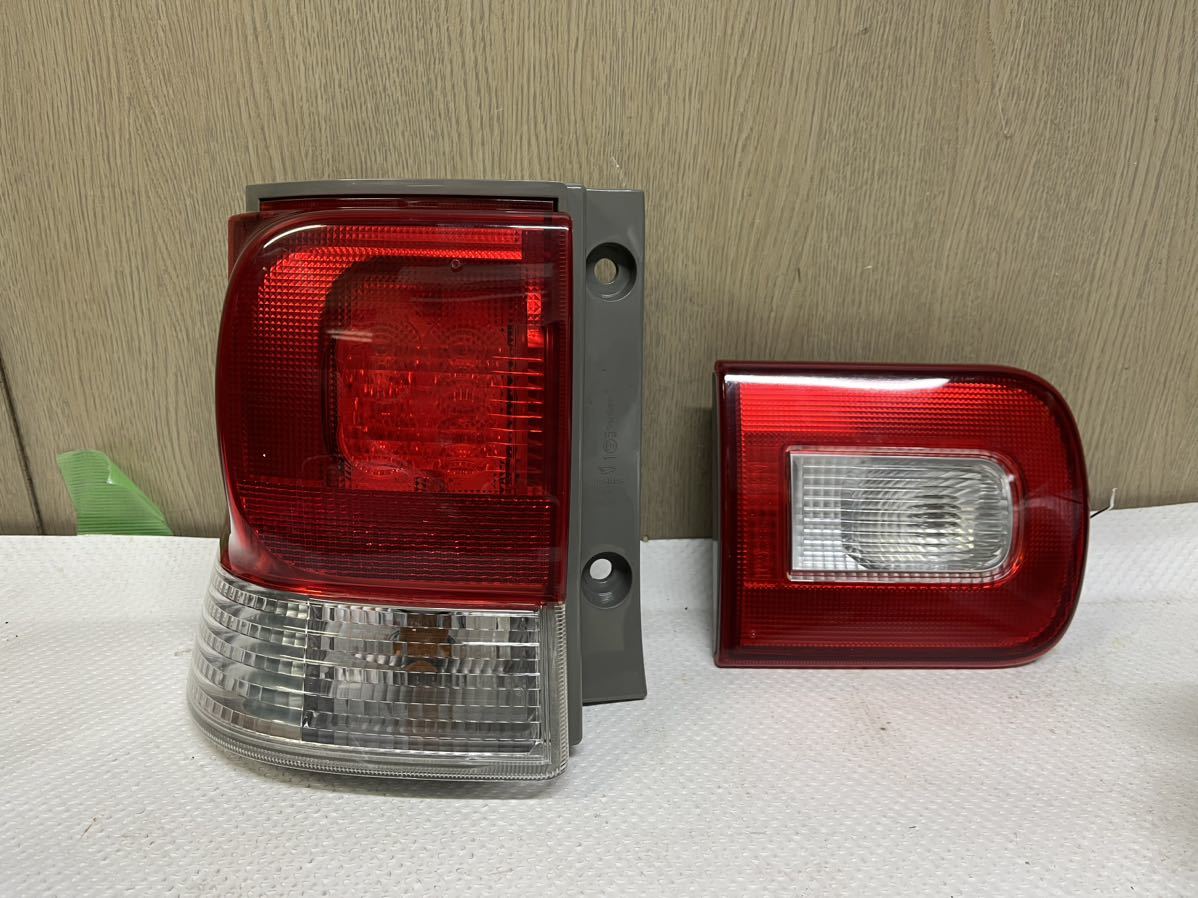 タント L375S 左 テールランプ D109 D067 リアゲート側テール 点灯OK 中古 テールライト LED 