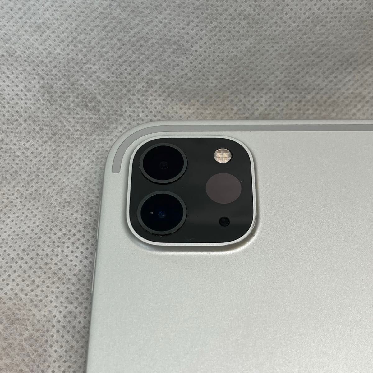 iPad Pro 11インチ 128GB 2020 Wi-Fi シルバー + 純正キーボード iPad Pro 11インチ 128GB 2020 Wi-Fi シルバー + 純正キーボード