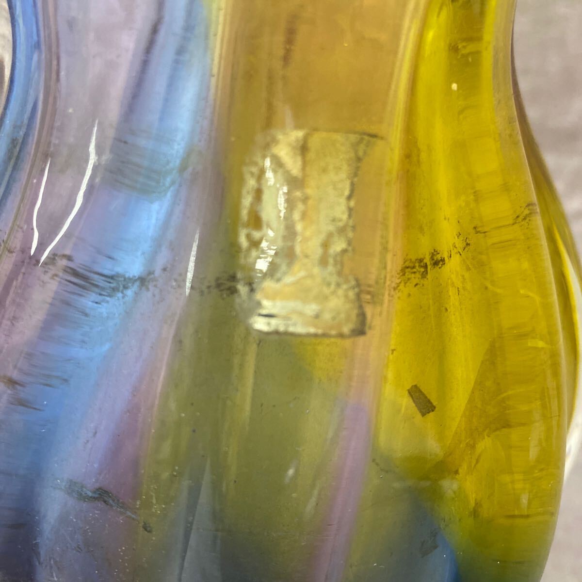 KAMEI GLASS カメイガラス 花瓶 高さ約25cm イエロー ブルー レッド オーロラ 手作り 工芸品 花器 花入 フラワーベース インテリア 希少_画像4