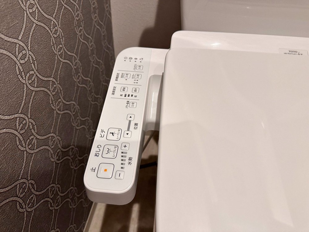 27558□TOTO タンク型トイレ 陶器 床排水 ウォシュレットBV2 27558□TOTO タンク型トイレ 陶器 床排水 ウォシュレットBV2