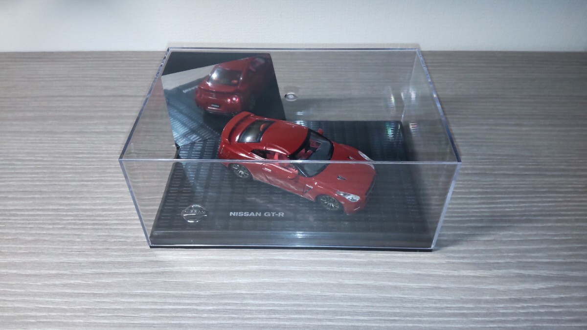 NISSAN GT-R R35 赤 1/43 モデルカーコレクション ミニカー_画像1
