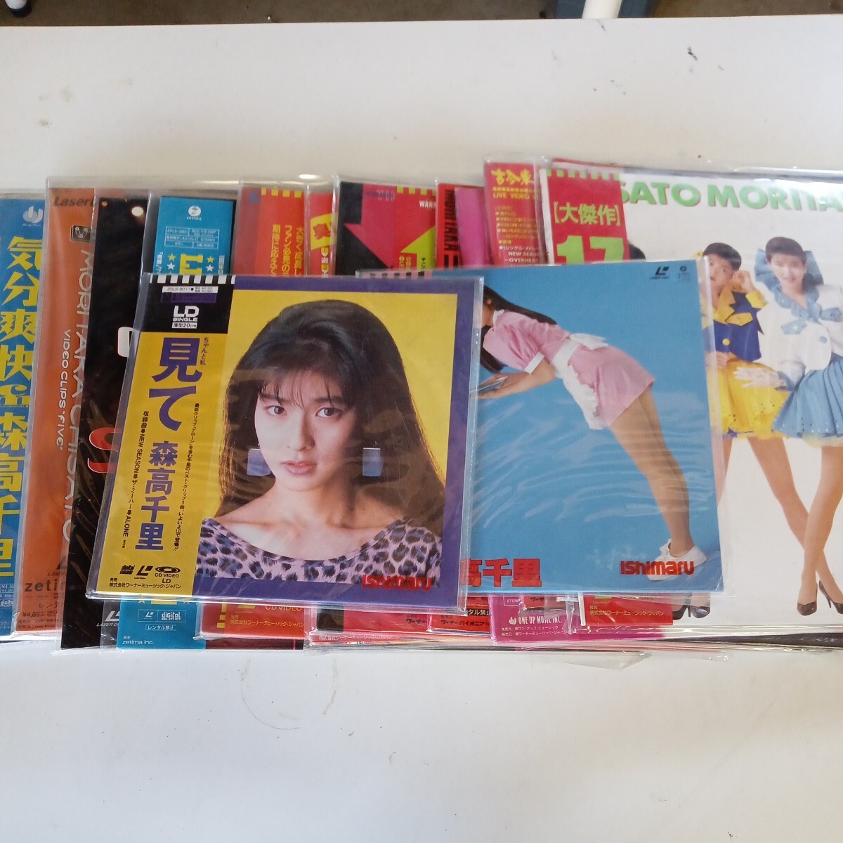 【A-34】森高千里 LASER DISC まとめて 計15枚 美品 当時物 アイドル ポップス LDの画像1