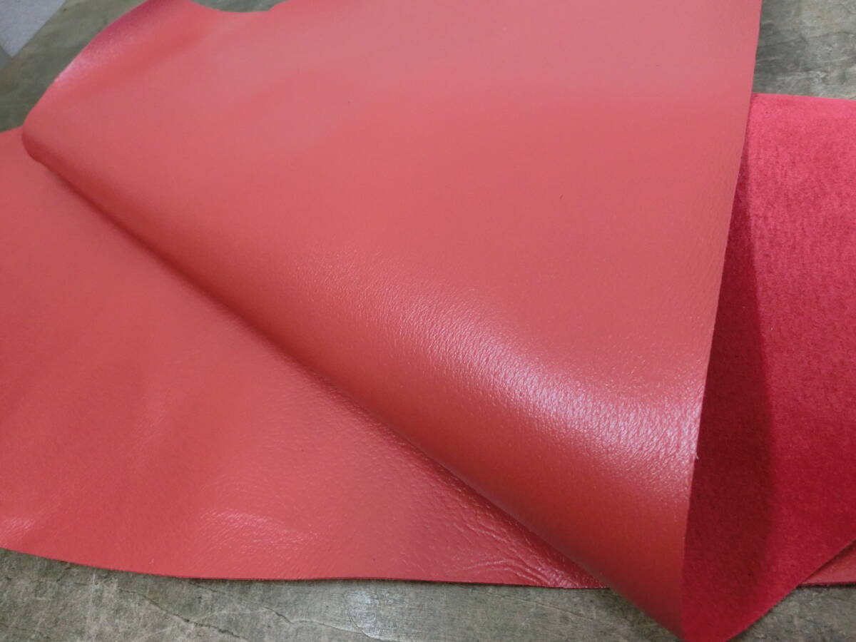 P2 くすみ赤ピンク 豚革ラッカー仕上げ ０，８ミリ ソフト 最長部約73×72㎝ 裏革 靴材料 ハンドメイド レザークラフト材料の画像1