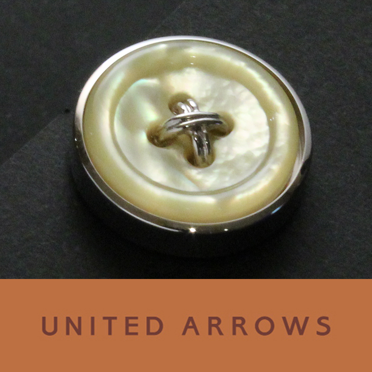 7376◆ユナイテッドアローズ◆ピンズ◆定価5,500円◆白蝶貝イエロー◆ピンバッチPINSボタン◆UNITED ARROWS◆新品_画像1