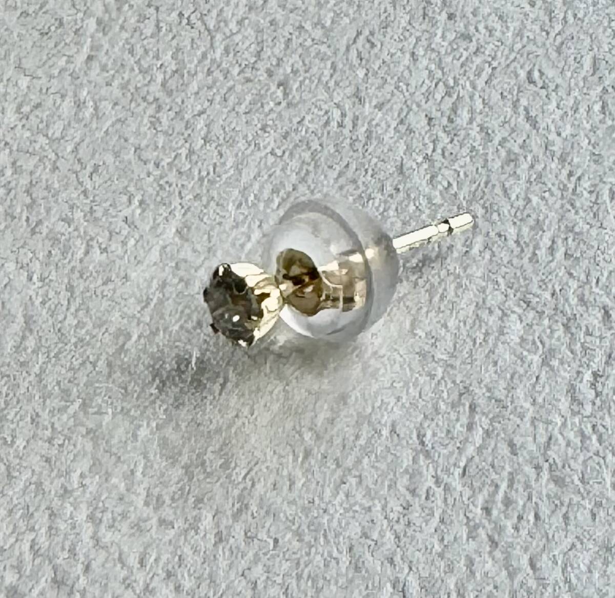 K18ダイヤモンドピアス　片耳　K18ピアス　0.08 ダイヤモンドピアス　送料無料