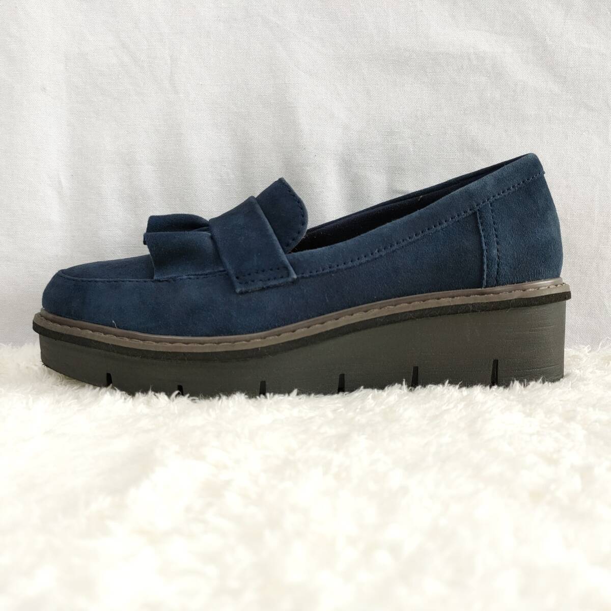 美品★Clarks★22.5cm Sharon Dasher(シャロンダッシャー) 厚底 ローファー クラークス レディース ネイビー スリッポン ローファー M037