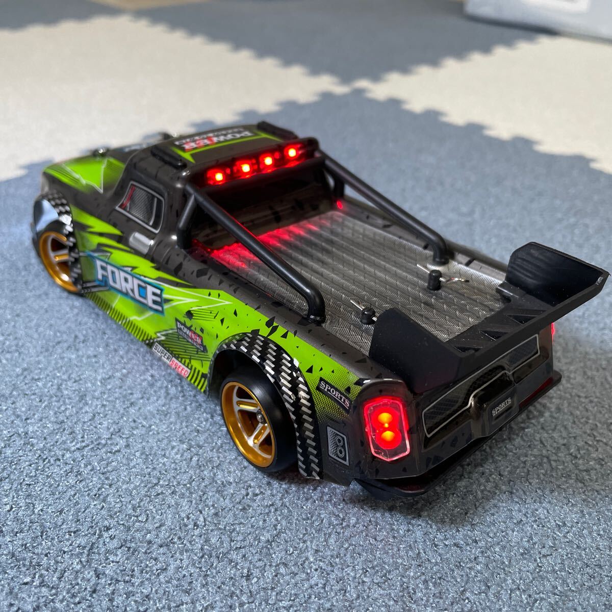 ラジコン　ショートトラック　1:28スケールRCカー4WDショートカード合金シャーシ2.4Gリモートコントロール_画像6