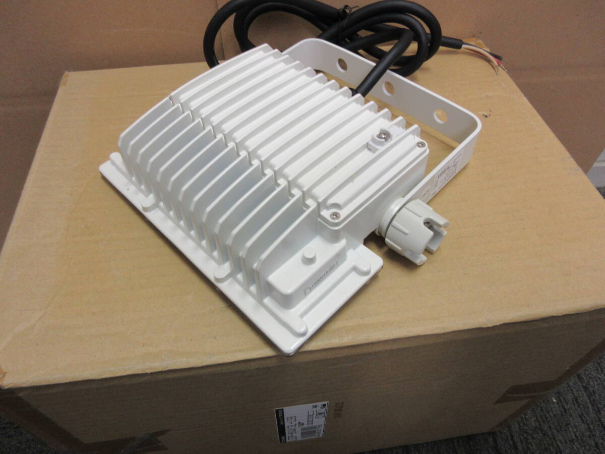 NT021812　未使用　アイリスオーヤマ　LED角型投光器　IRLDSP37L2-M-W　電球色　37W　_画像2