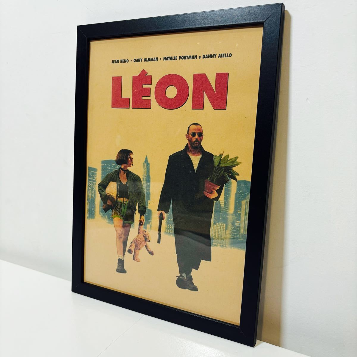 【黒額付きポスター】レオン LEON ジャン・レノ⑦(新品)_画像1