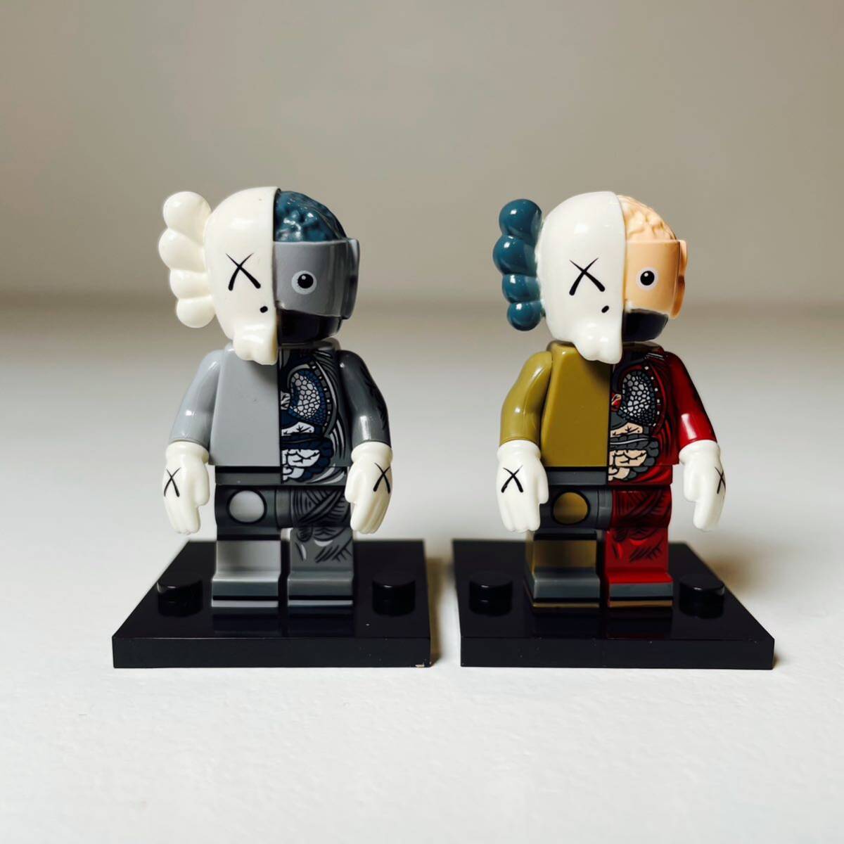 【4点セットB】KAWS カウズ ミニフィグ レゴ互換 ベアブリック(新品)_画像2