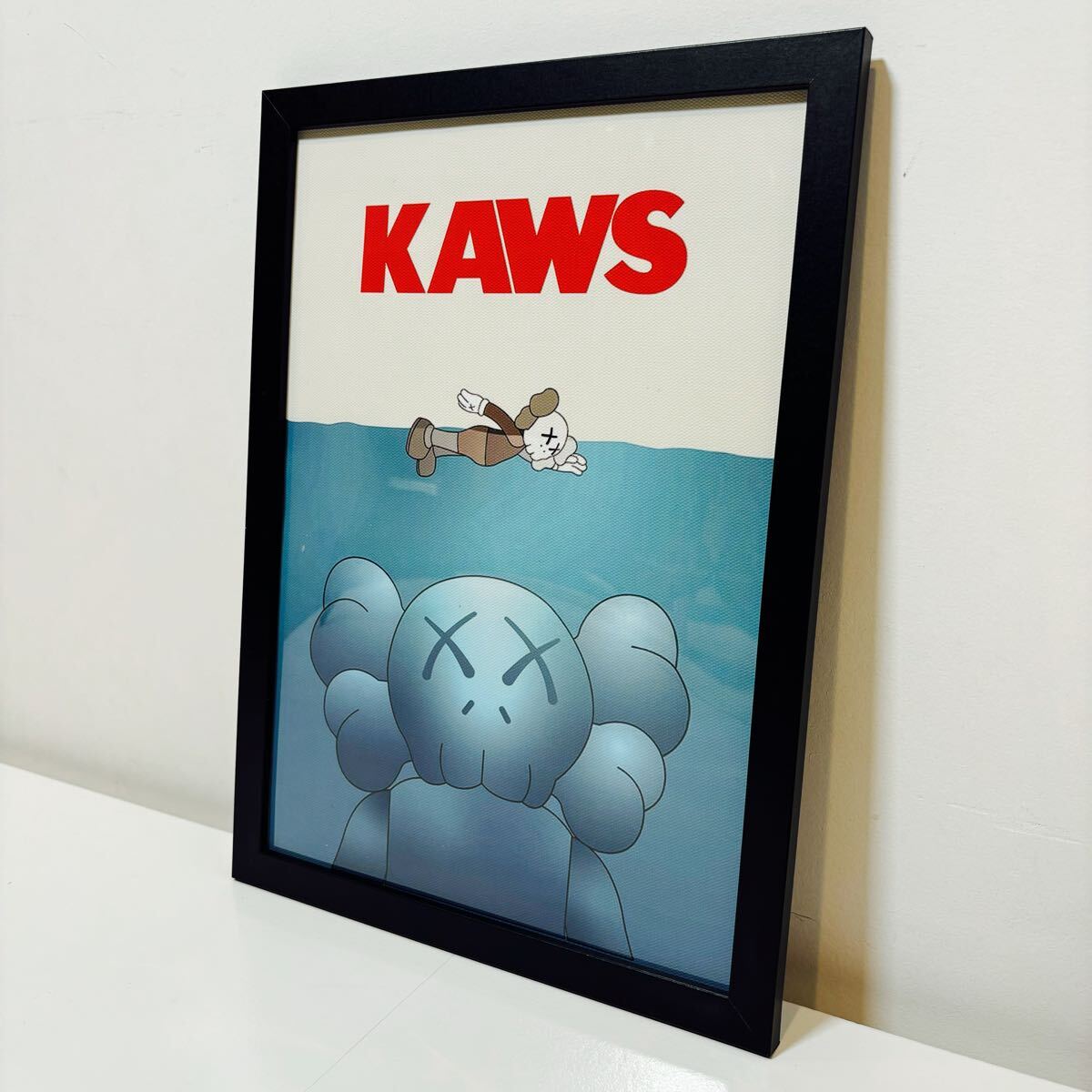 【黒額付きポスター】KAWS(カウズ)47ベアブリック(A4サイズ)_画像1