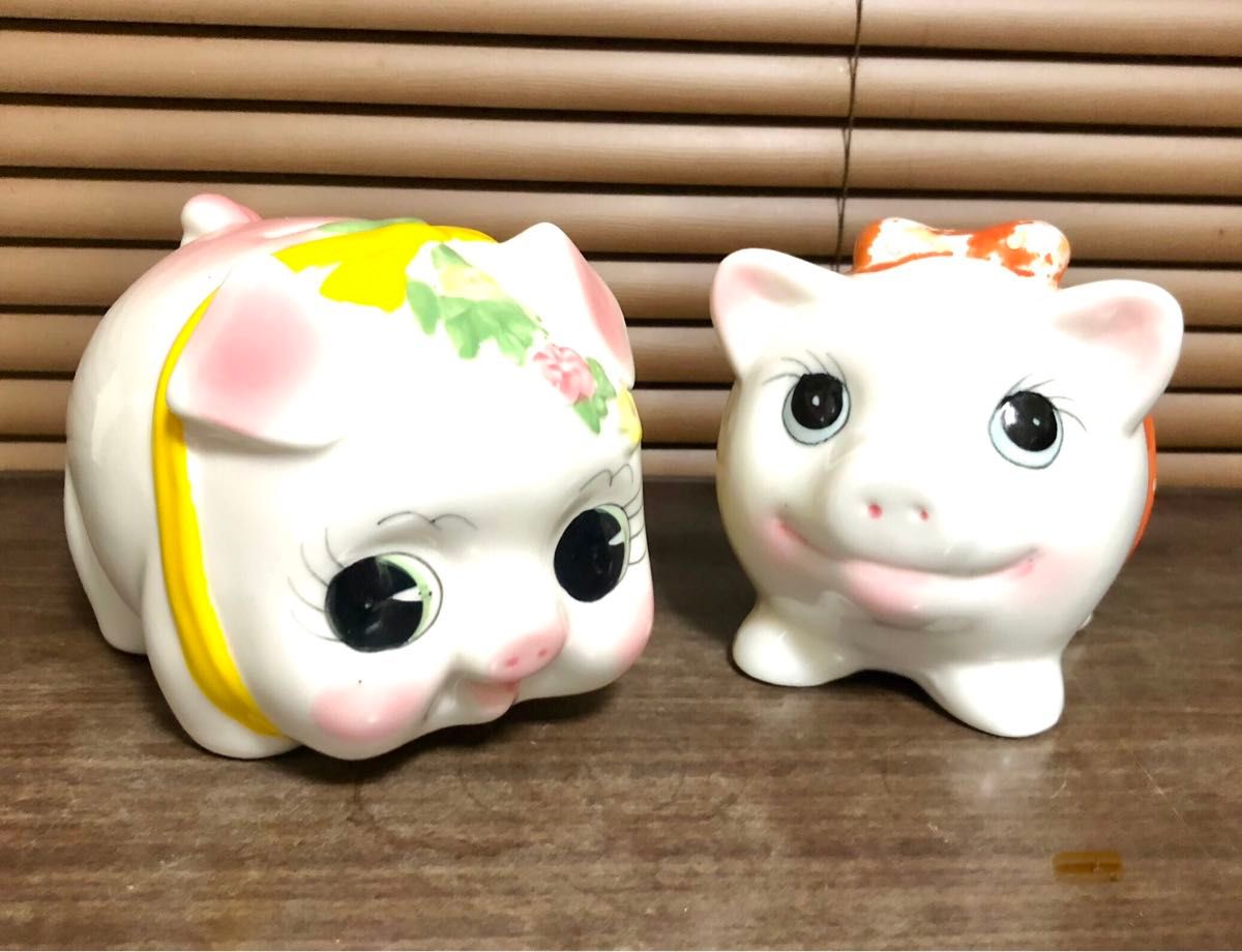 昭和レトロ【ブタさん 貯金箱《ピギーバンク》2匹】骨董 豚さん 昭和レトロ【ブタさん 貯金箱《ピギーバンク》2匹】骨董 豚さん