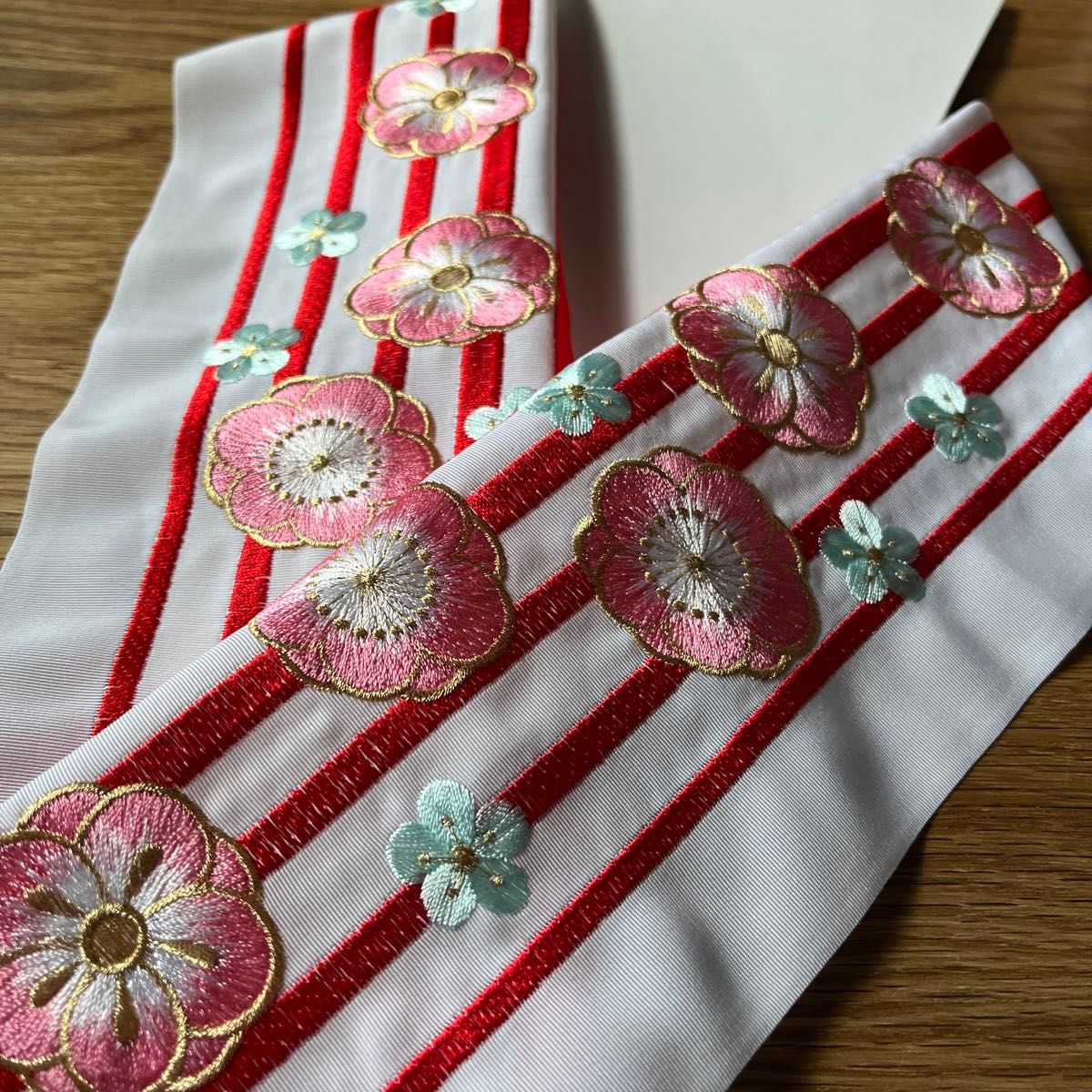 新品　かわいい　刺繍半衿　ポップ　キュート　成人式　卒業式　きもの　袴におすすめ