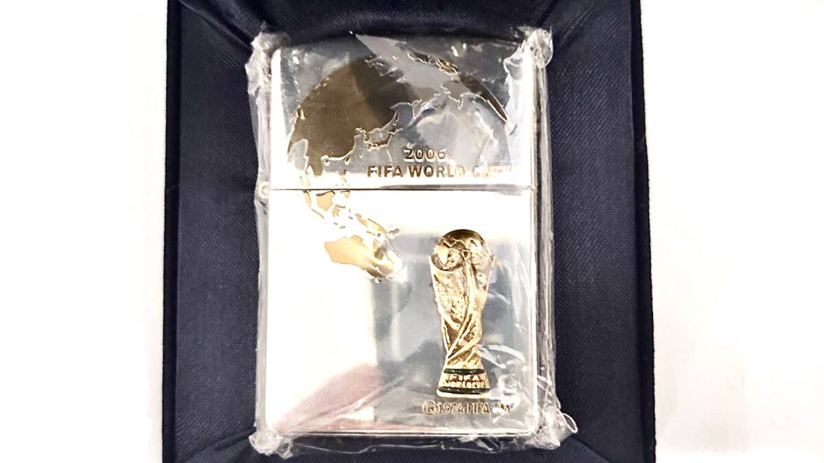 3744■ ZIPPO ジッポ FIFA ワールドカップ 2006 ドイツ大会 GERMANY 限定品 未使用品 長期保管品 着火未確認 現状品 箱痛み サッカー_画像2