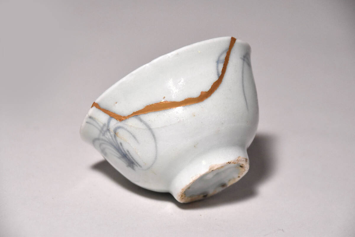 [ chestnut .] departure . the first period Imari . writing sake cup ( Edo era )