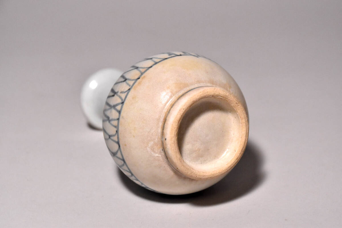 [ chestnut .].. the first period Imari net hand sake bottle ( Edo era )