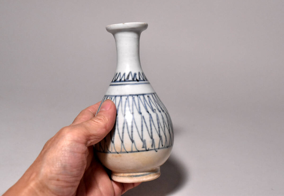 [ chestnut .].. the first period Imari net hand sake bottle ( Edo era )
