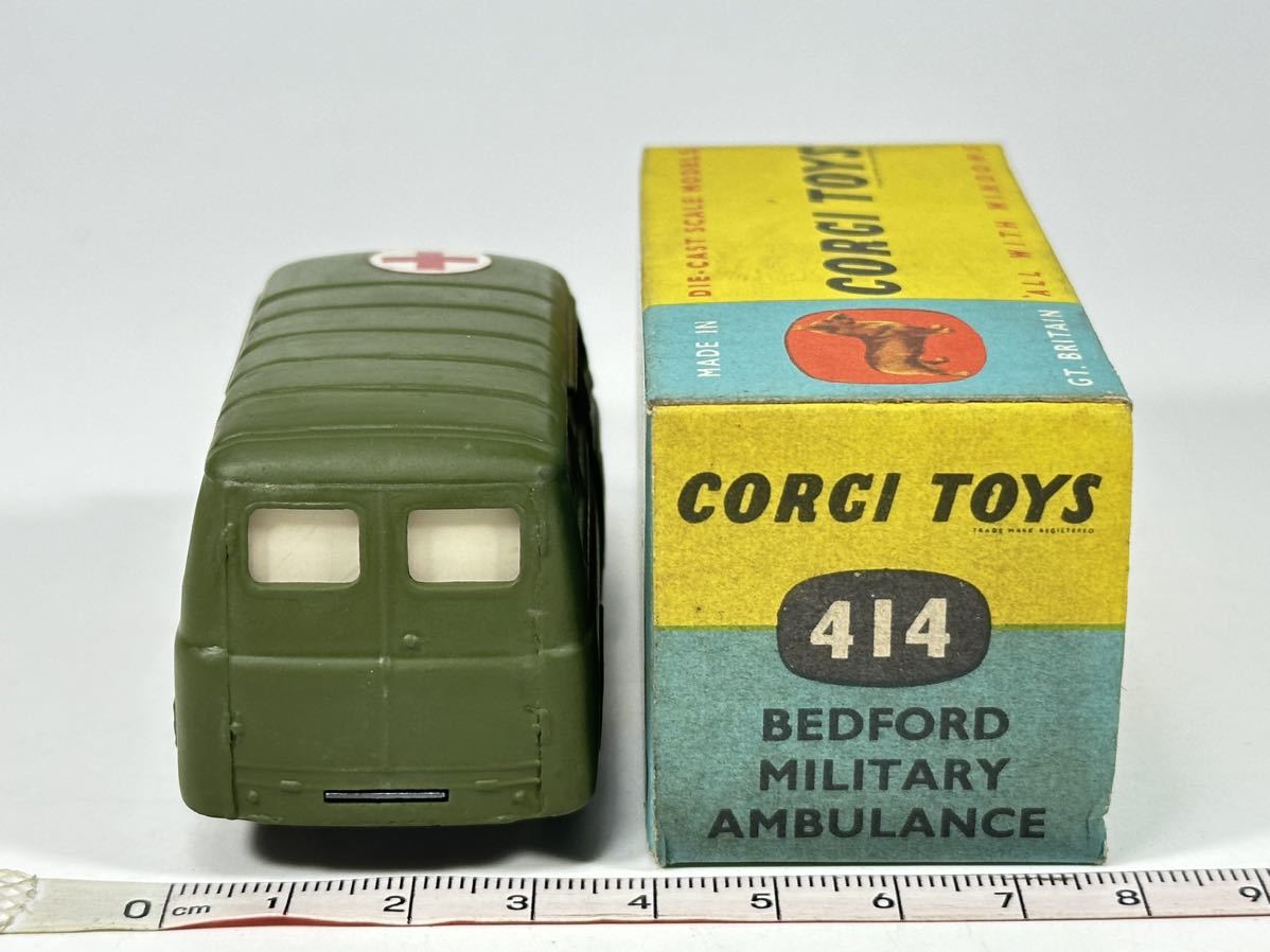 (s832) CORGI TOYS 414 BEDFORD MILITARY AMBULANCE コーギー ミニカー 当時物 _画像3