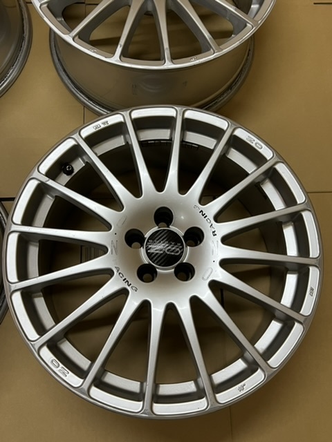 中古ホイール４本セット　O.Z RACING 8J×18H2ET35 PCD100 ハブ-57 中古ホイール４本セット　O.Z RACING 8J×18H2ET35 PCD100 ハブ-57_画像3