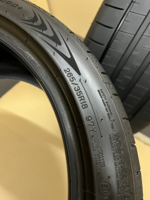 中古タイヤ2本セット　DUNLOP 265/35/18 2022年製(ほぼ新品タイヤ 中古タイヤ2本セット　DUNLOP 265/35/18 2022年製(ほぼ新品タイヤ_画像9