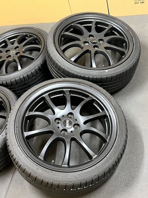 ホイール付タイヤ４本セット MINI COOPER SCHWARZ BLACK 7J×18EH2ET52 PCD100 205/40/18 BRIDGESTONE POTENZA タイヤは良好な状態_画像2