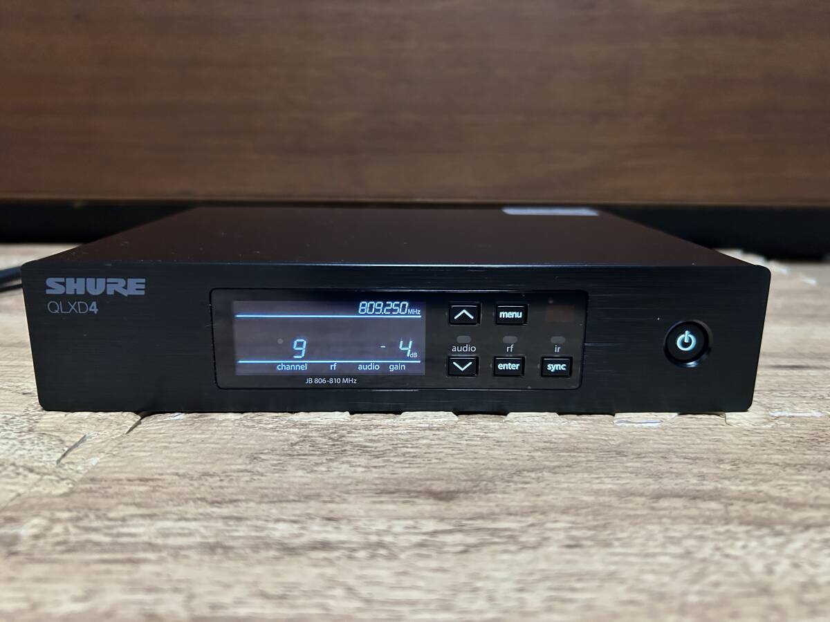 【中古品】 デジタルワイヤレス受信機 SHURE QLXD4 JB の画像1