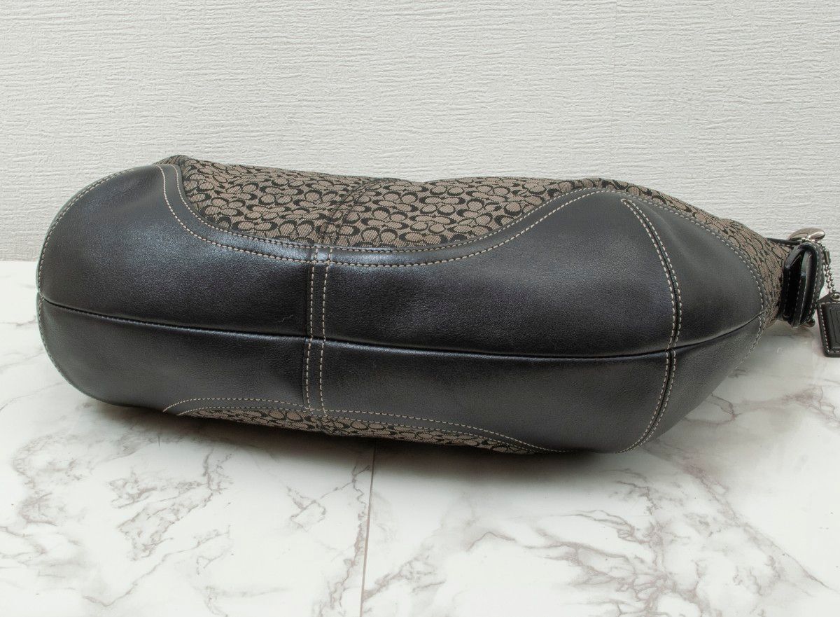 美品】COACH(コーチ)ミニシグネチャー ラージ ホーボー ワン 美品】COACH(コーチ)ミニシグネチャー ラージ ホーボー ワン