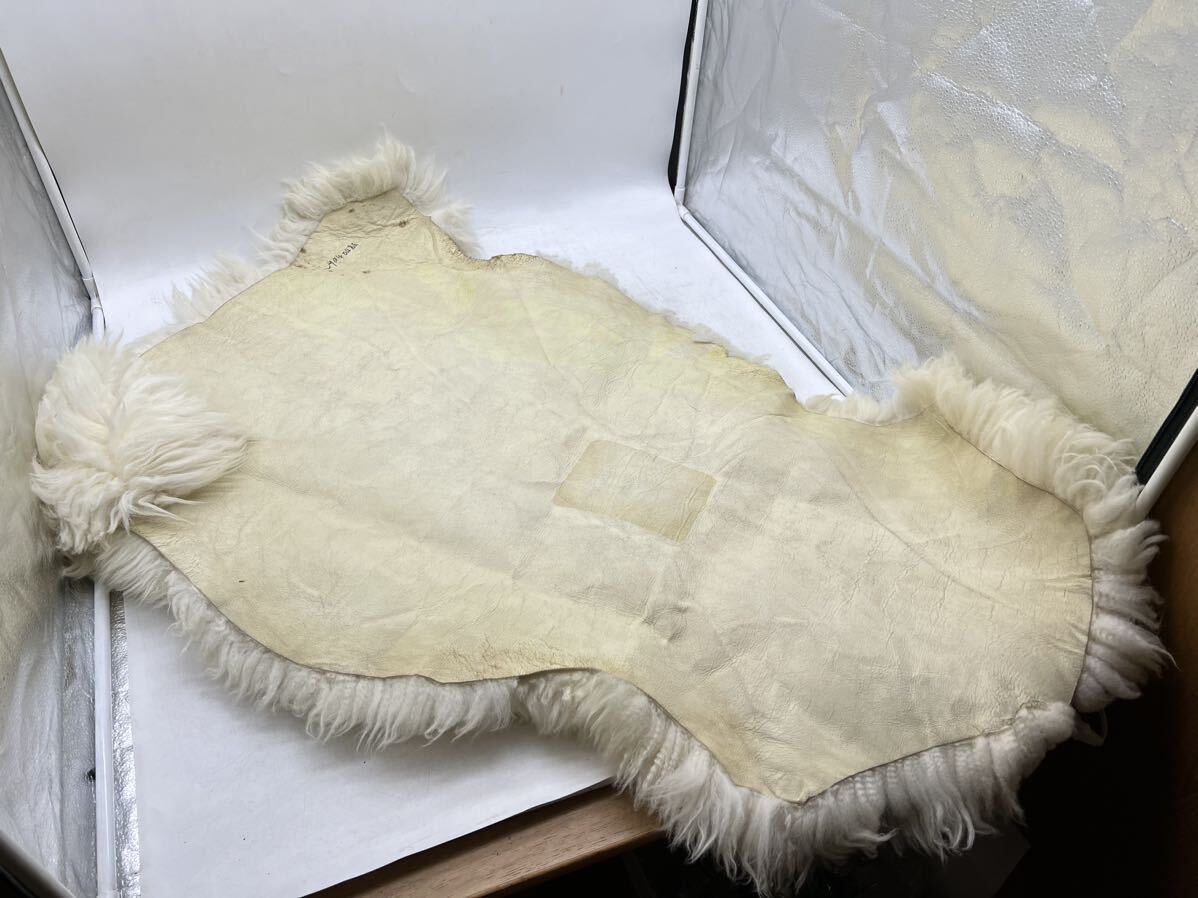 【1円スタート】ムートンラグ 約90cm×60cm 羊革 ラムスキン ラグマット 絨毯 カーペット 毛皮 敷物 DM0326Nの画像6