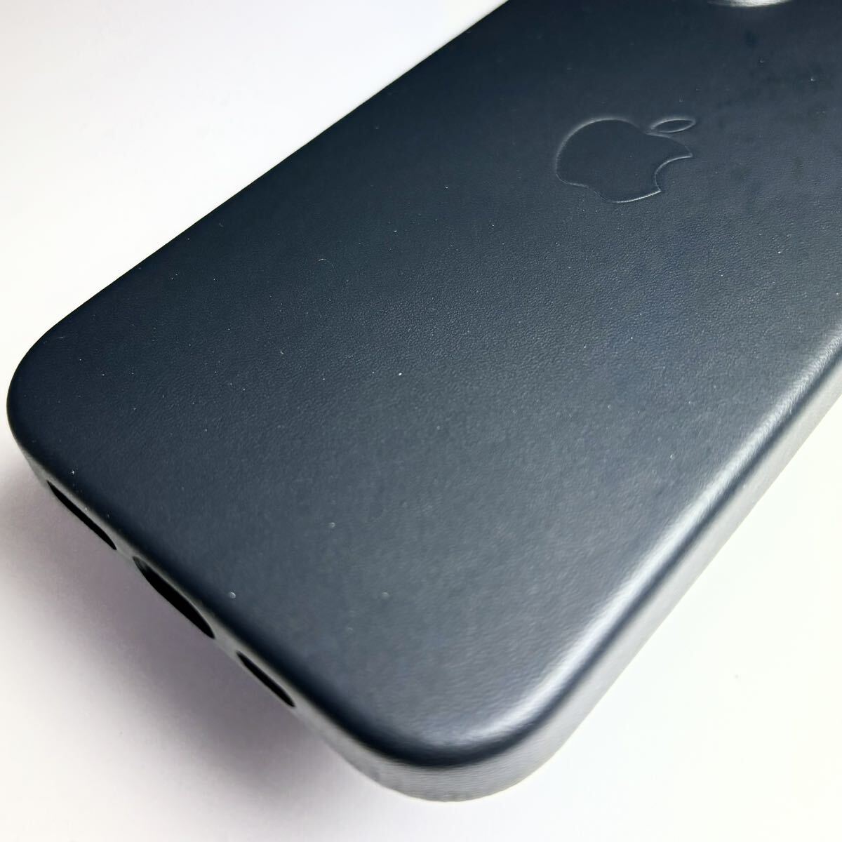 アップル純正 iPhone 14 / 13 レザーケース ミッドナイト MagSafe対応の画像3
