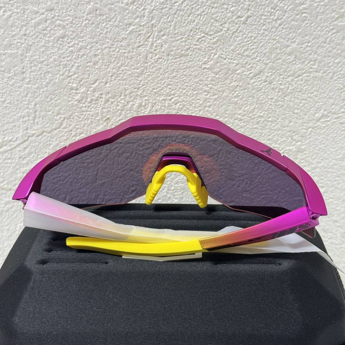 新品 100% Speedcraft XS サングラス ピンク×イエロー タティス 新品 100% Speedcraft XS サングラス ピンク×イエロー タティス