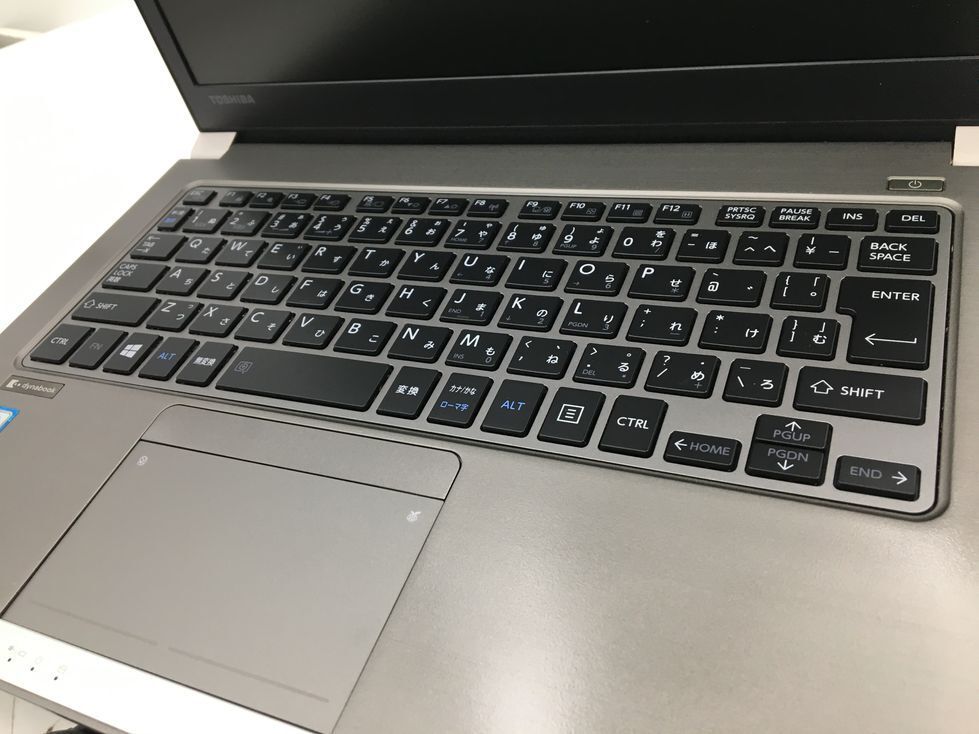 TOSHIBA/ノート/SSD 256GB/第6世代Core i5/メモリ8GB/WEBカメラ有/OS無-240320000867513_キーボード接写１