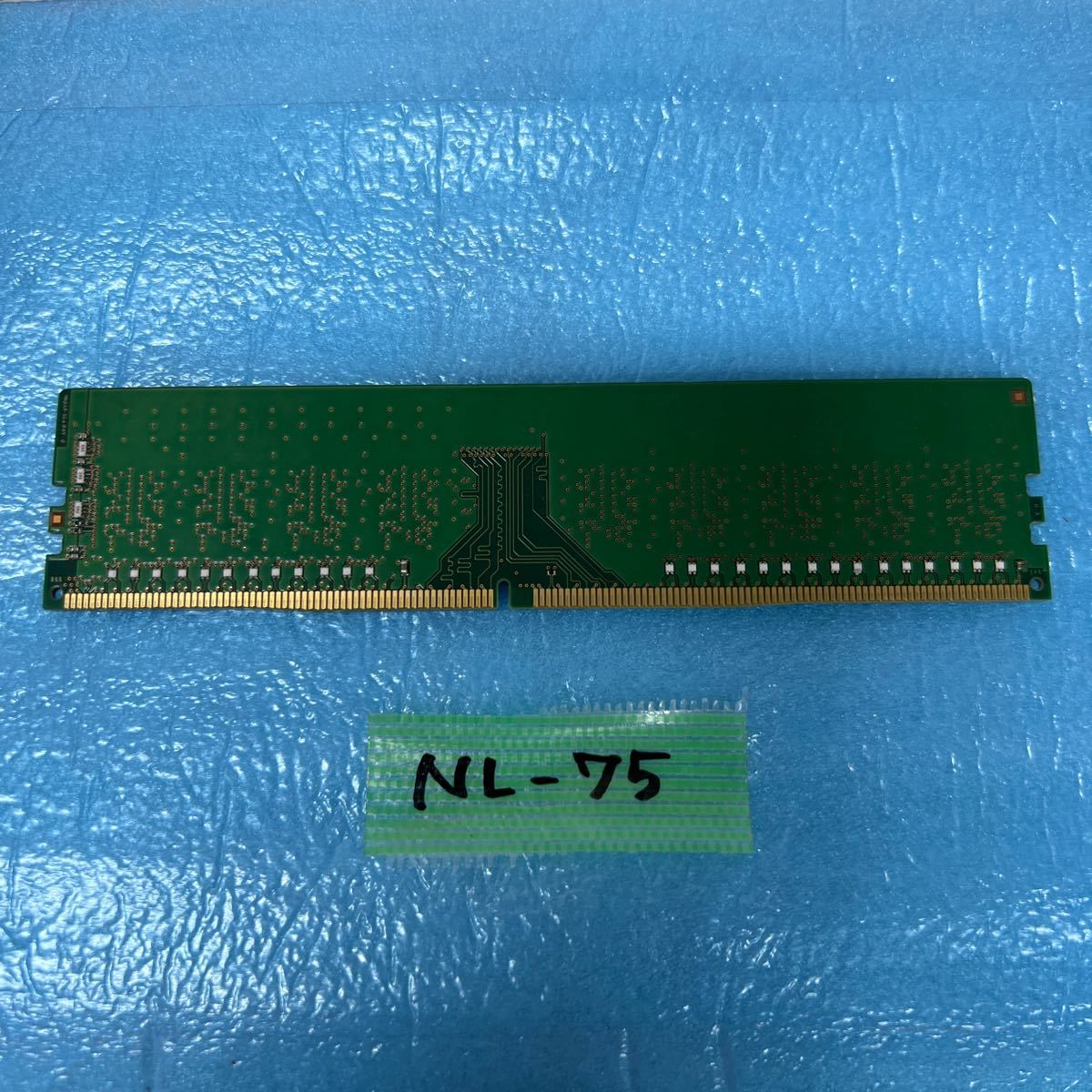 NL-75 激安 デスクトップPC サーバー用メモリ SKhynix 4GB PC4-2133P 動作品 同梱可能_画像2