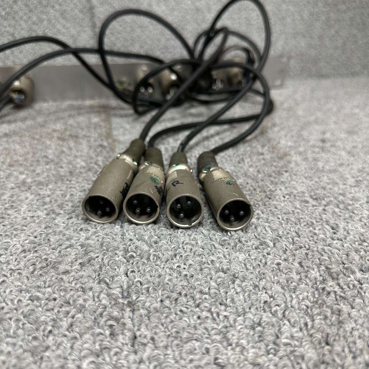 PCN98-1529 激安 パッチパネル パッチ盤 CANNON XLR31 XLR32 XLR-3-120 CANARE CABLE L-435C 003 4CH コネクターパネル 中古 現状品の画像6