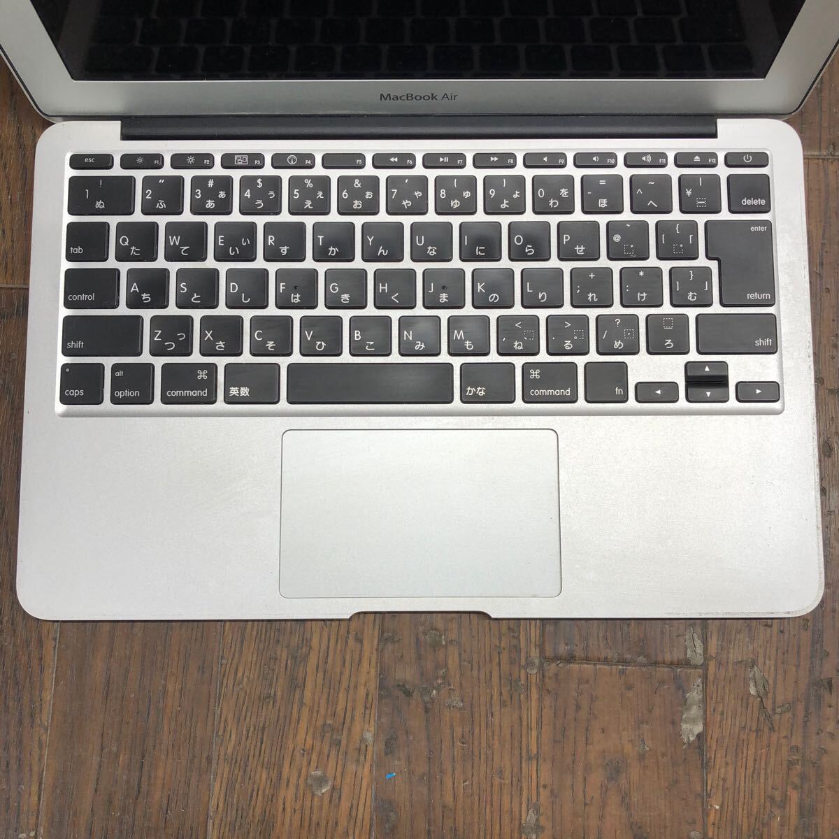 MAC-50 激安 MacBook Air 11-inch Model：A1370 起動確認済み 液晶割れ ストレージ欠品 ジャンク_キーテカリあり