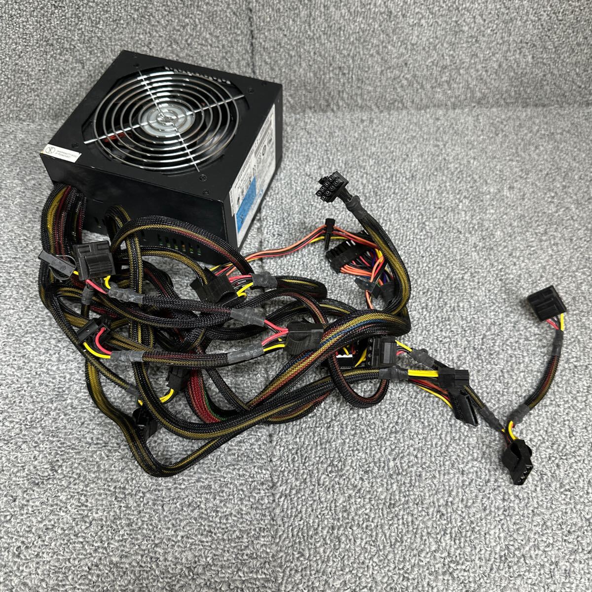 DB3-47 激安 PC 電源BOX S Seasonic SS-650HT Active PFC F3 Ball Bearing Fan 650W 80PLUS 電源ユニット 電圧確認済み 中古品_画像4