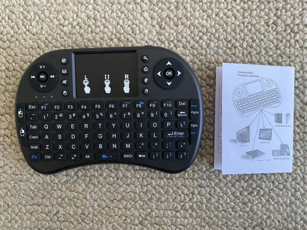 ミニ キーボード 黒色 ワイヤレス 2.4GHz 英語 92キー タッチパッド搭載 USBレシーバー 単四電池x2駆動型_画像2